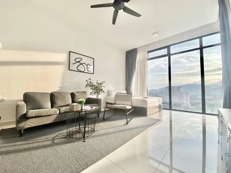 Beacon Executive Suites #Minimalist #Skypool #Georgetown #6Pax #2Br 2Bath #3 Queen #Quality Well Maintained #Private Host 0*, ジョージタウン