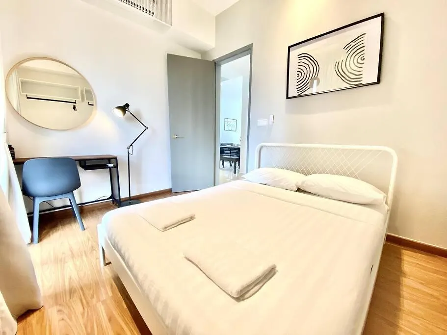 アパート Beacon Executive Suites #Minimalist #Skypool #Georgetown #6Pax #2Br 2Bath #3 Queen #Quality Well Maintained #Private Host マレーシア